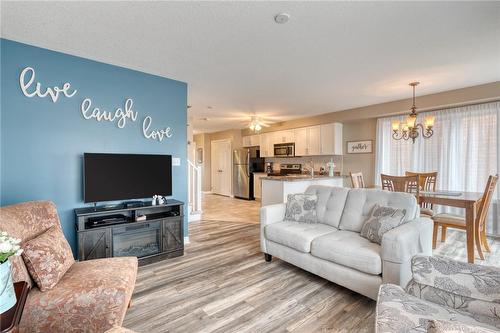 87 Periwinkle Drive, Hamilton, ON - Indoor Photo Showing Living Room