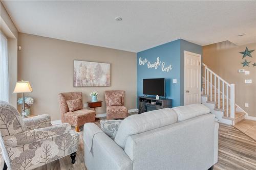 87 Periwinkle Drive, Hamilton, ON - Indoor Photo Showing Living Room