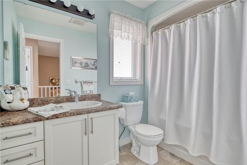 MAIN BATHROOM WITH SHOWER AND TUB - 87 Periwinkle Drive, Hamilton, ON - Indoor Photo Showing Bathroom