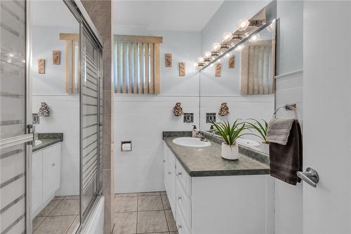 1377 Haldibrook Road, Caledonia, ON - Indoor Photo Showing Bathroom