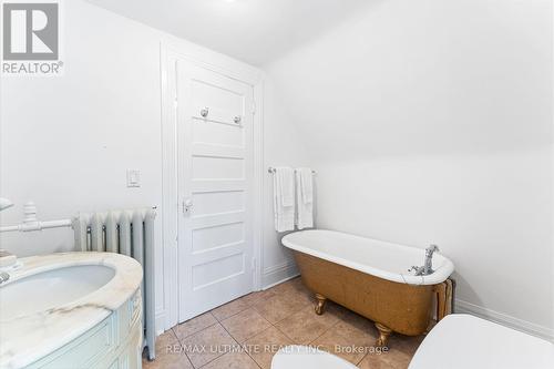 4 Heathdale Road, Toronto, ON - Indoor Photo Showing Bathroom