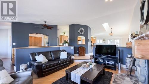 737 Lake Range Drive, Huron-Kinloss, ON - Indoor Photo Showing Living Room