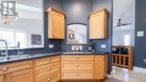 737 Lake Range Drive, Huron-Kinloss, ON - Indoor Photo Showing Kitchen