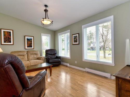 Living room - 3247 Rue Annie, Sorel-Tracy, QC - Indoor Photo Showing Living Room