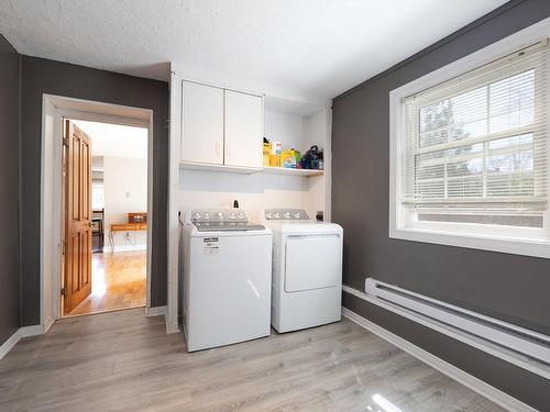 Salle de lavage - 554 Rue Stephen-Walsh, Beaconsfield, QC - Indoor Photo Showing Laundry Room