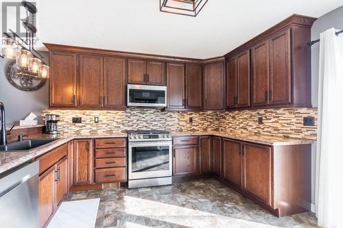 10 Ashwood Crescent, Quinte West, ON - Indoor Photo Showing Kitchen With Upgraded Kitchen