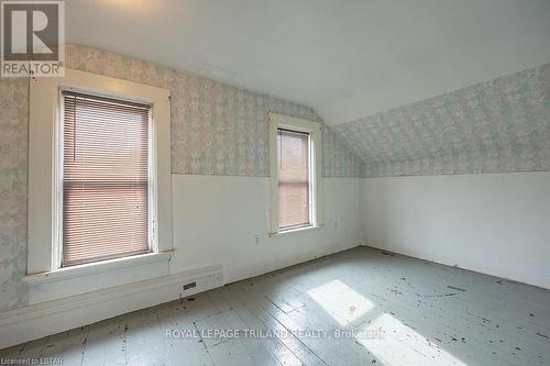 206 Symes Street, Southwest Middlesex, ON - Indoor Photo Showing Other Room