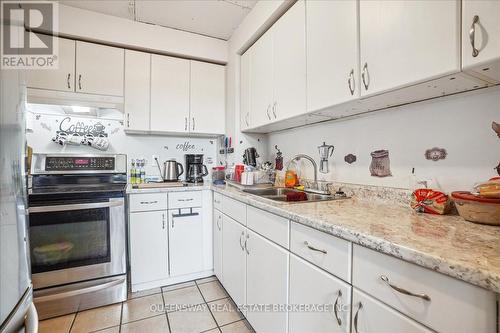 10 - 286 Cushman Road E, St. Catharines, ON - Indoor Photo Showing Kitchen With Double Sink