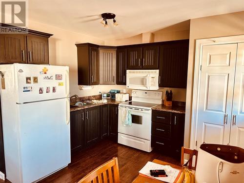 8-10 Orlando Road, Roberts Arm, NL - Indoor Photo Showing Kitchen