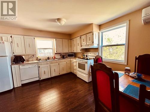 8-10 Orlando Road, Roberts Arm, NL - Indoor Photo Showing Kitchen