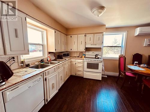 8-10 Orlando Road, Roberts Arm, NL - Indoor Photo Showing Kitchen With Double Sink