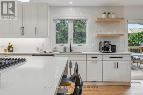 739 Scenic Drive, Hamilton, ON - Indoor Photo Showing Kitchen