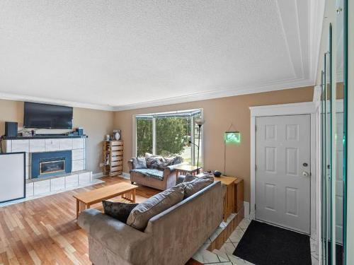 1112 Kemano Street, Kamloops, BC - Indoor Photo Showing Living Room With Fireplace