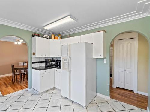 1112 Kemano Street, Kamloops, BC - Indoor Photo Showing Kitchen