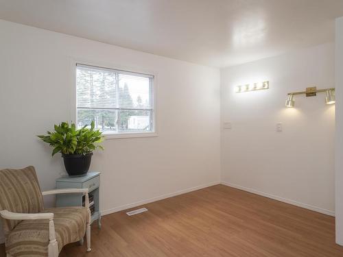 27 Taylor Drive, Thunder Bay, ON - Indoor Photo Showing Other Room