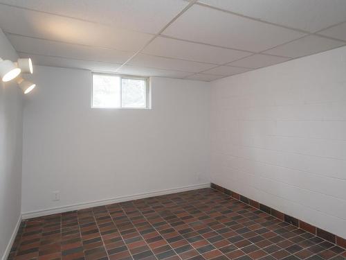 27 Taylor Drive, Thunder Bay, ON - Indoor Photo Showing Other Room