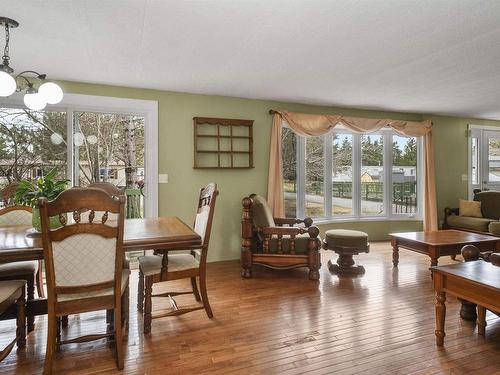 27 Taylor Drive, Thunder Bay, ON - Indoor Photo Showing Dining Room