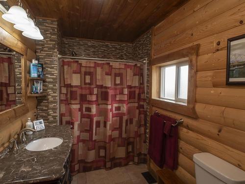 1140 Onion Lake Road, Thunder Bay, ON - Indoor Photo Showing Bathroom