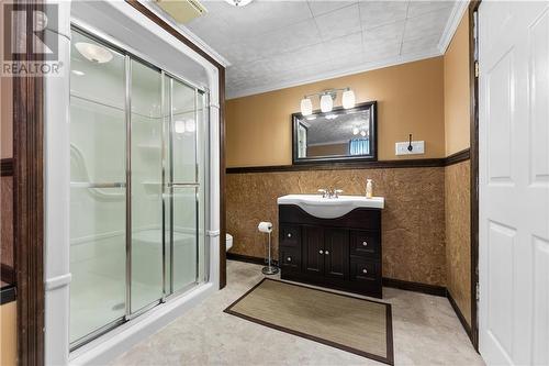 19 Ethel Street, Petawawa, ON - Indoor Photo Showing Bathroom