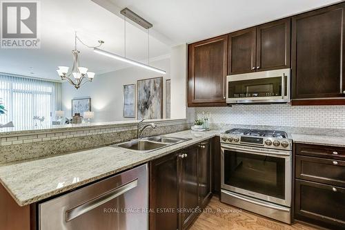 102 - 80 Palace Pier Court, Toronto, ON - Indoor Photo Showing Kitchen With Double Sink With Upgraded Kitchen