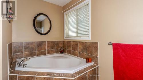 22 Graihawk Drive, Barrie, ON - Indoor Photo Showing Bathroom