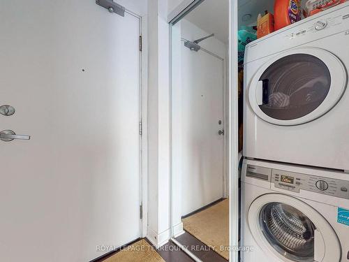 4803-15 Grenville St, Toronto, ON - Indoor Photo Showing Laundry Room