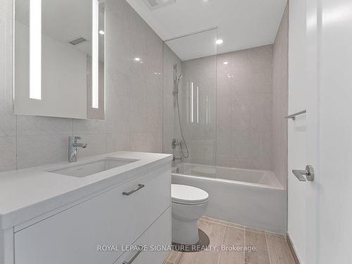 Ph09-370 Wellington St W, Toronto, ON - Indoor Photo Showing Bathroom
