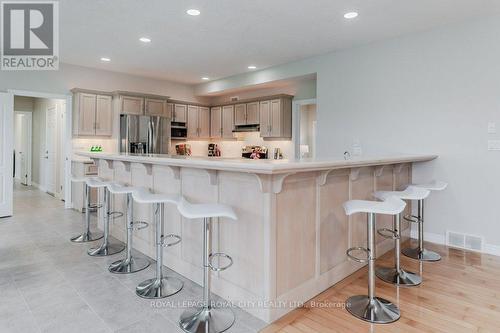 7175 Ariss Valley Road, Guelph/Eramosa, ON - Indoor Photo Showing Kitchen With Upgraded Kitchen