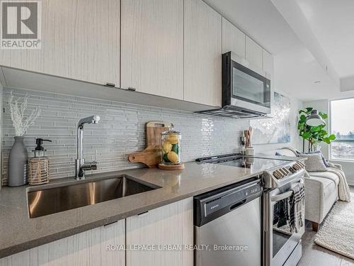 506 - 1401 O'Connor Drive, Toronto, ON - Indoor Photo Showing Kitchen With Upgraded Kitchen