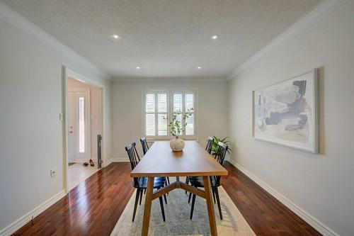 17 Sandy Drive, Hamilton, ON - Indoor Photo Showing Dining Room