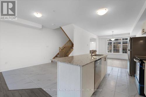 10 Calloway Way Street, Whitby, ON - Indoor Photo Showing Kitchen