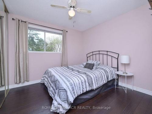 218 Beattie Ave, New Tecumseth, ON - Indoor Photo Showing Bedroom