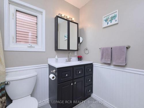 218 Beattie Ave, New Tecumseth, ON - Indoor Photo Showing Bathroom