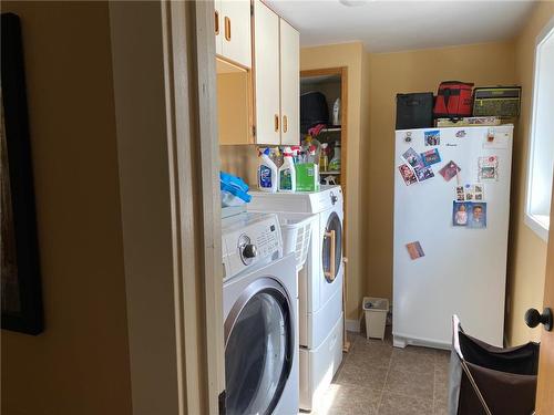800 3Rd Avenue W, Oak Lake, MB - Indoor Photo Showing Laundry Room
