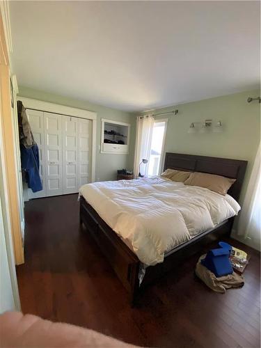 800 3Rd Avenue W, Oak Lake, MB - Indoor Photo Showing Bedroom
