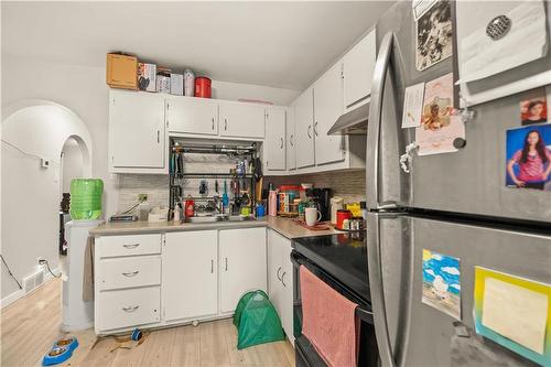 349 Des Meurons Street, Winnipeg, MB - Indoor Photo Showing Kitchen