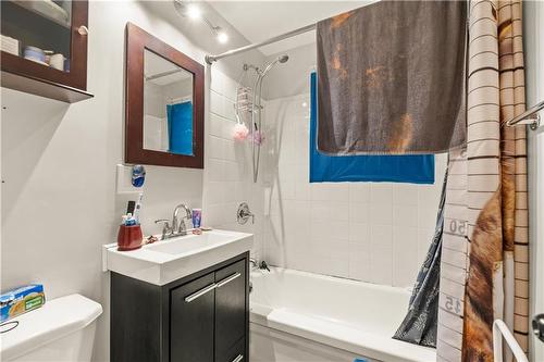 349 Des Meurons Street, Winnipeg, MB - Indoor Photo Showing Bathroom