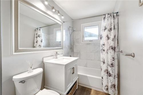 32 Halliday Bay, Winnipeg, MB - Indoor Photo Showing Bathroom