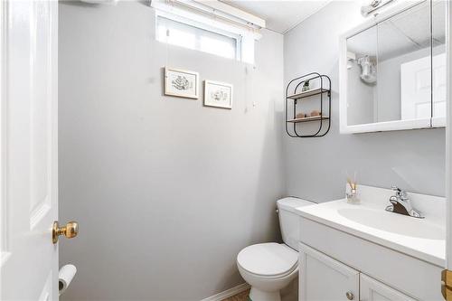 32 Halliday Bay, Winnipeg, MB - Indoor Photo Showing Bathroom