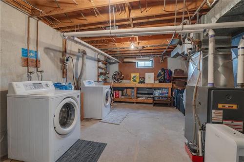 32 Halliday Bay, Winnipeg, MB - Indoor Photo Showing Laundry Room