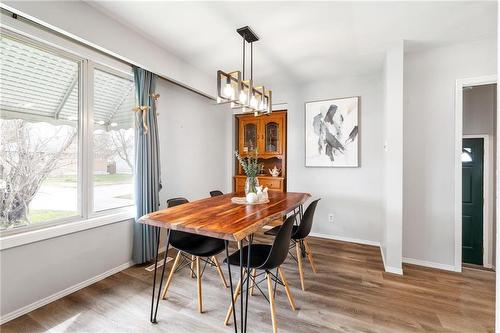 32 Halliday Bay, Winnipeg, MB - Indoor Photo Showing Dining Room