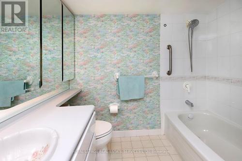 608 - 1240 Marlborough Court, Oakville, ON - Indoor Photo Showing Bathroom