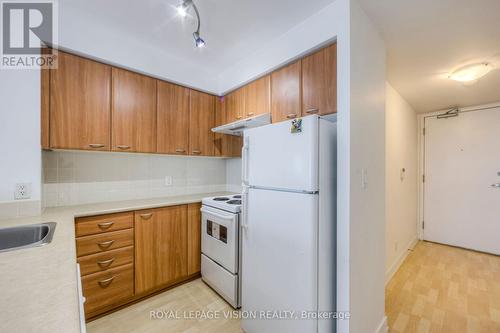 1515 - 38 Lee Centre Drive, Toronto, ON - Indoor Photo Showing Kitchen