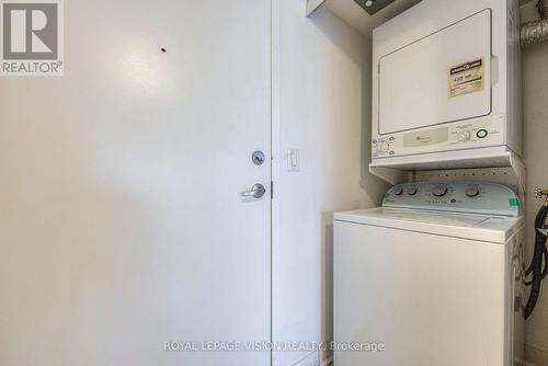 1515 - 38 Lee Centre Drive, Toronto, ON - Indoor Photo Showing Laundry Room