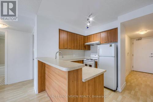 1515 - 38 Lee Centre Drive, Toronto, ON - Indoor Photo Showing Kitchen