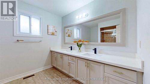 32 Muster Court, Markham, ON - Indoor Photo Showing Bathroom