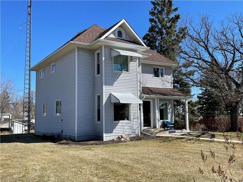 325 2Nd Avenue, Mccreary, MB - Outdoor