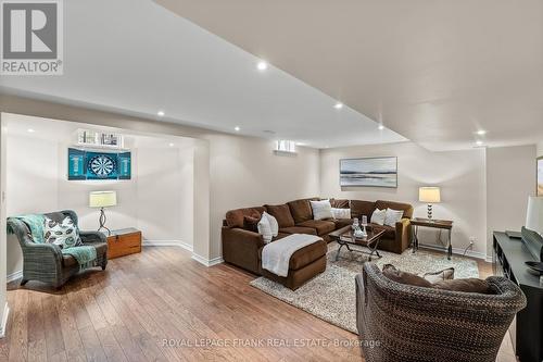 18 Galloway Crescent, Uxbridge, ON - Indoor Photo Showing Living Room