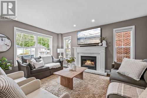 18 Galloway Crescent, Uxbridge, ON - Indoor Photo Showing Living Room With Fireplace