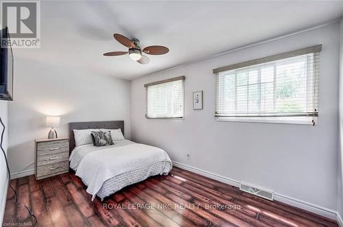 451 Lakeview Road, Fort Erie, ON - Indoor Photo Showing Bedroom